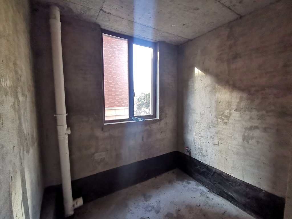 绿地香格里拉复式楼带车库赠送大院子南北通透