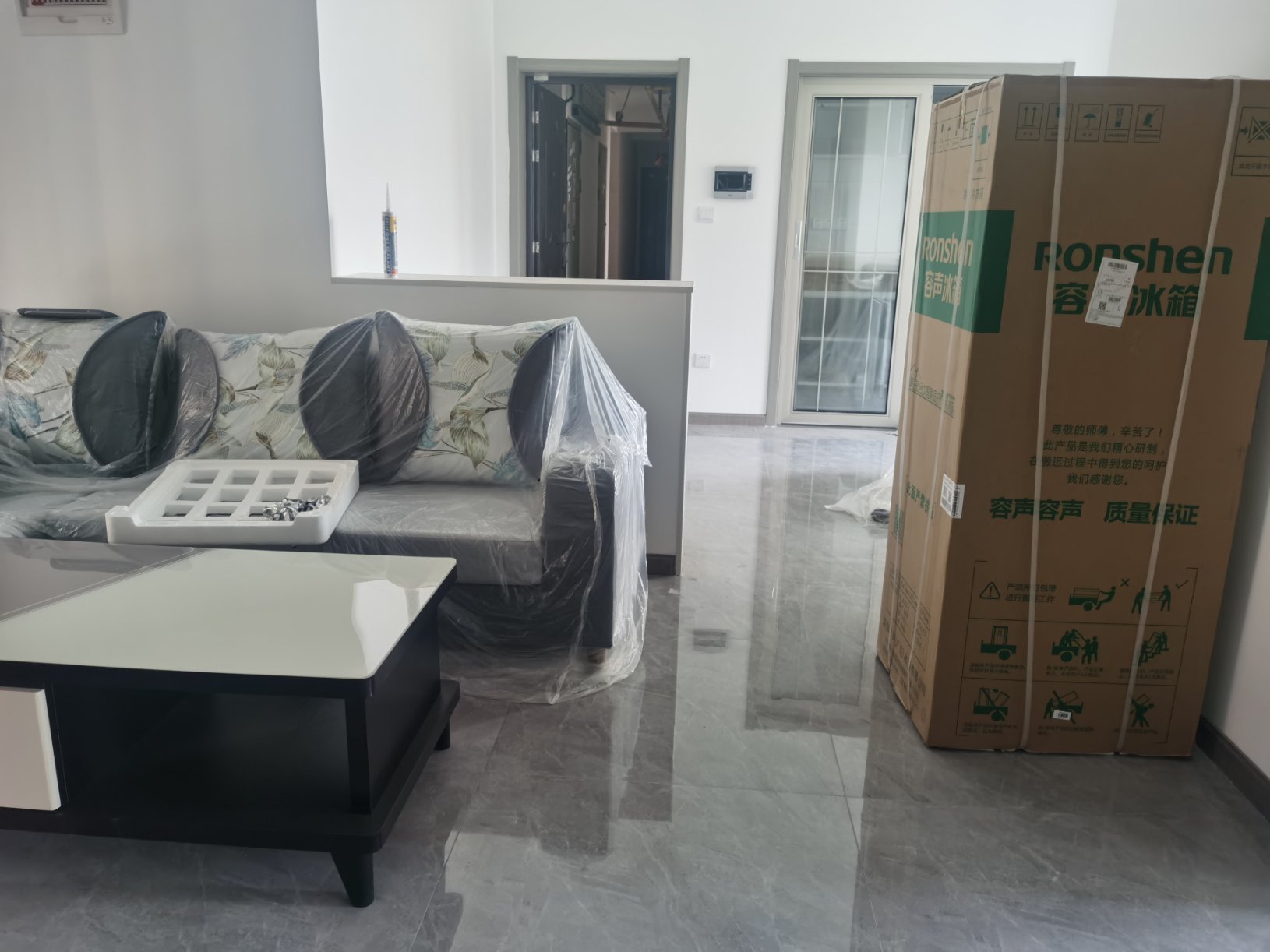 仙桃一中正对面翰林公馆3室2厅2卫，精装修 家具家电全配优价出售！