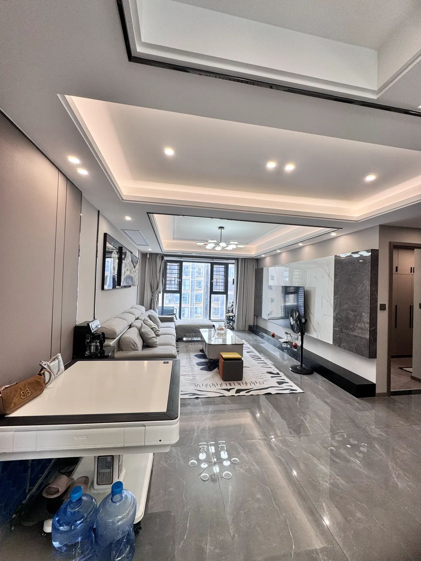 降价了，亏本出售，城南，元泰未来城C区，9.9成新，边户，精装三房两卫，诚心出售