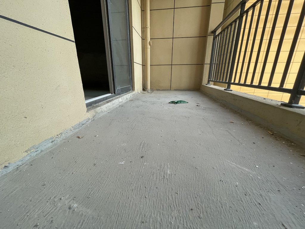 森林国际 毛坯三房.户型端正.楼层好.采光好