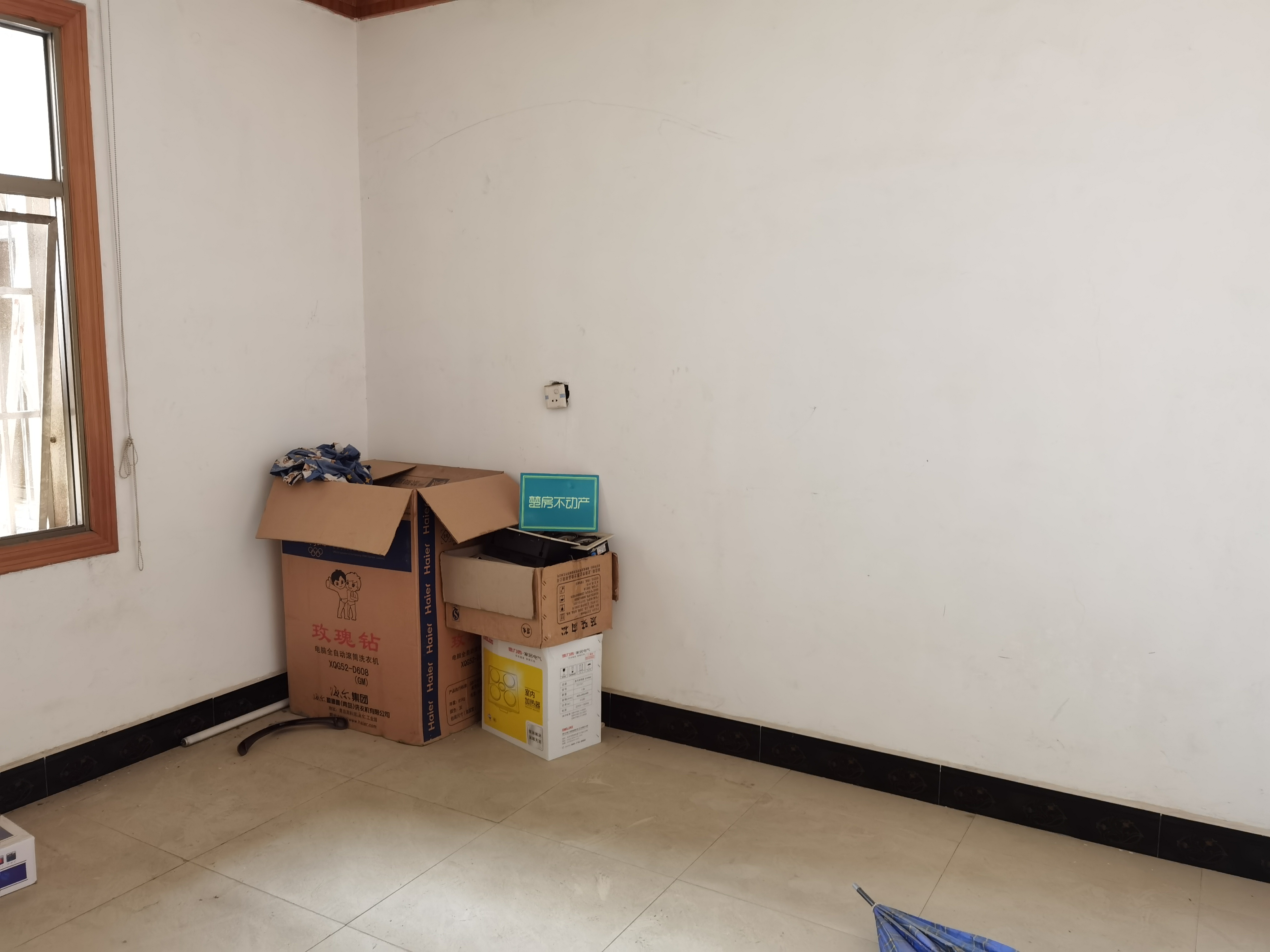 中药材宿舍， 实验二小，老三中，走路去商城逛街只需10 