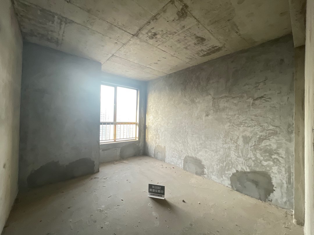 亏本出售，颐和公馆，单价3680，中间楼层，东边边户。性价比高，证满二