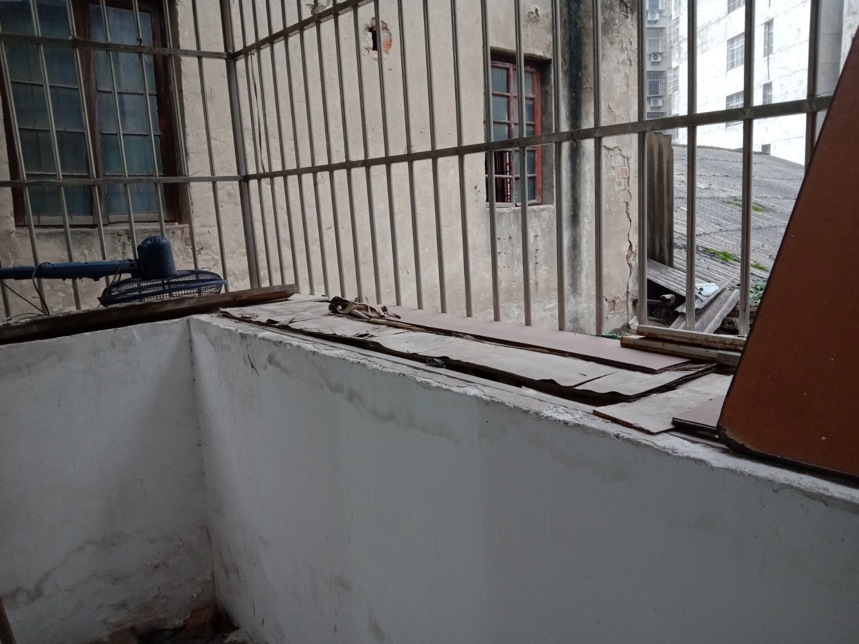 车站旁边 路段，步梯 好楼层。看房有钥匙