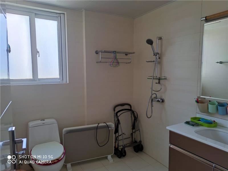 香岸华府精装3房，装修都用的环保材料，采光很好，没有住过