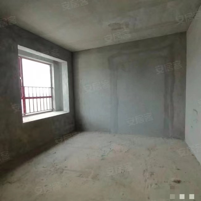 311，捡漏！房东急售，风和日丽，4房​，单价4500，送车位，电梯好楼层，采光好