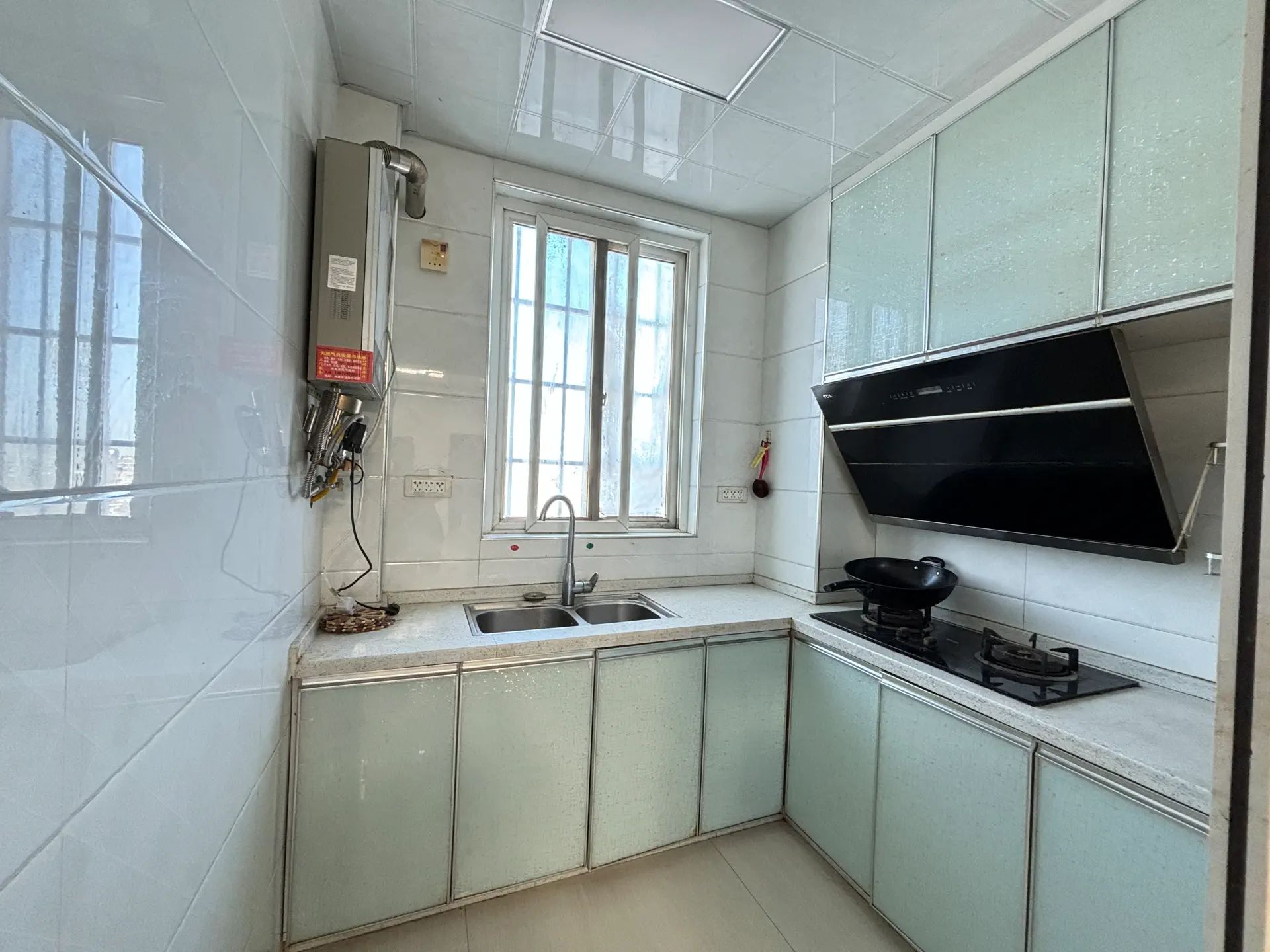 电梯小高层，新景园，精装两房，证满二，拎包入住，28个，好楼层