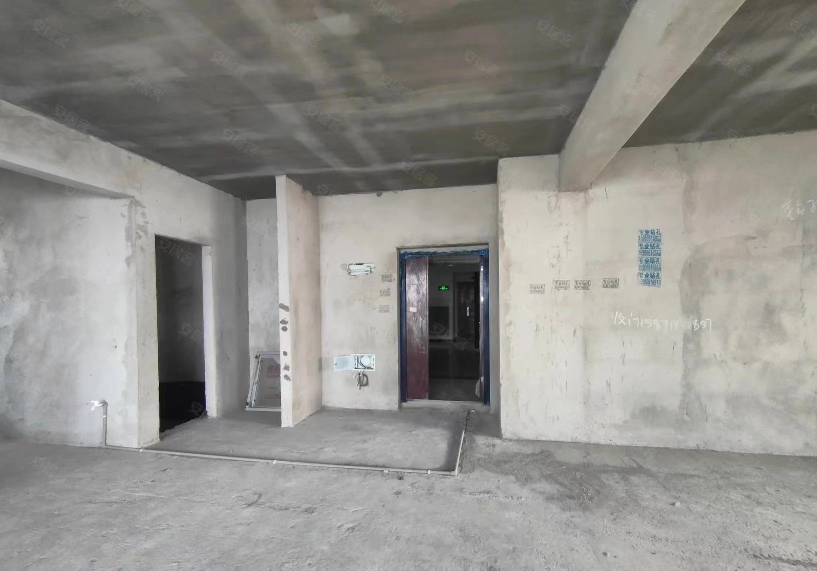 40，元泰亏本出，单价4字开头，边户，电梯好楼层，三个阳台，户型方正，证满二