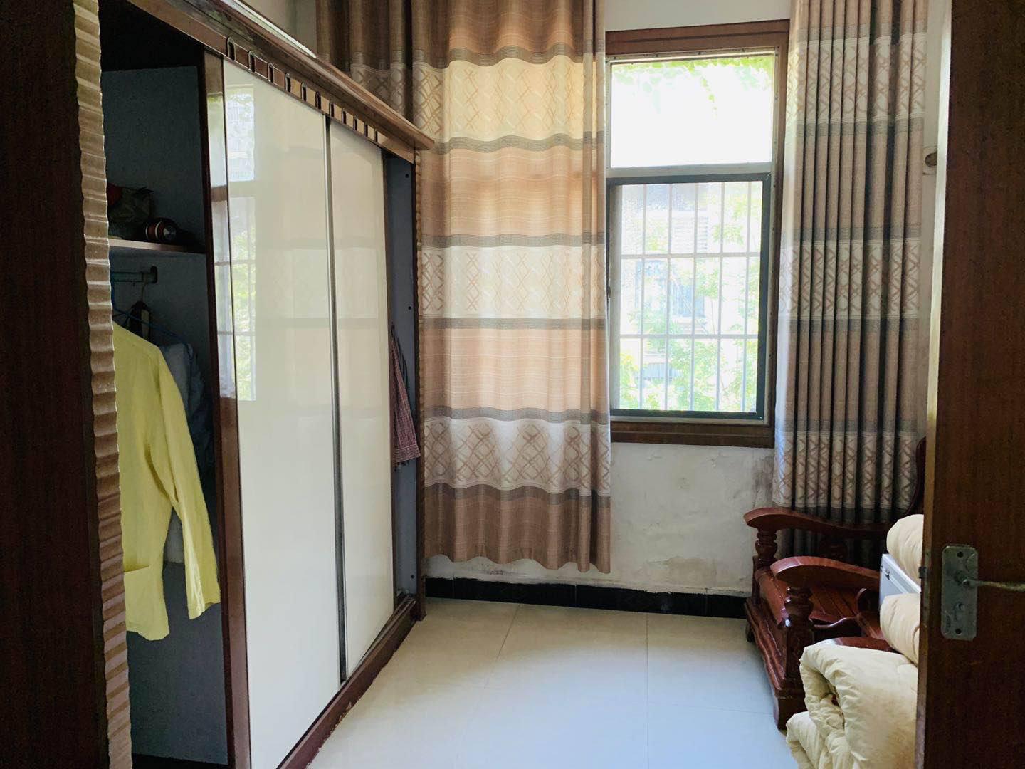 油炸湾油厂路装修两房步梯好楼层，不动产证在手