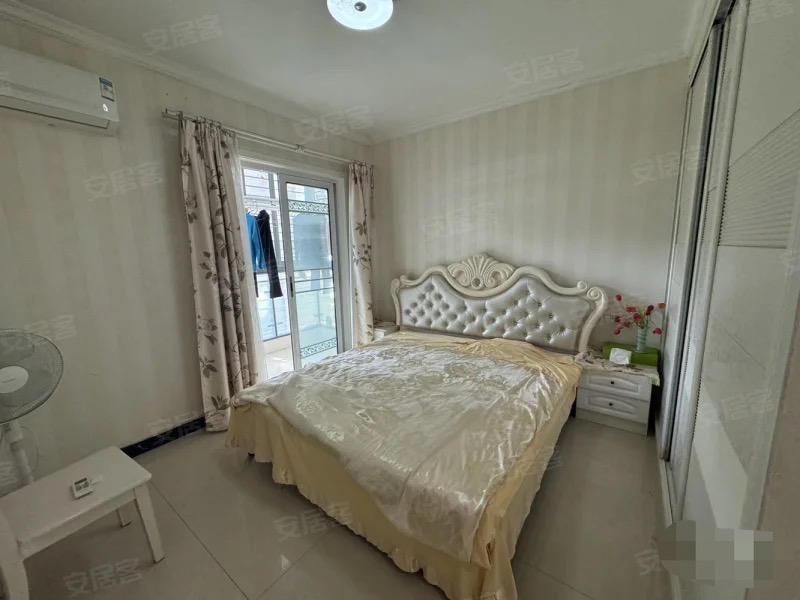 降价了，降价了​房东急售，城南，福星城，精装修大两房，单价4100，证满两年，税费低，证满二