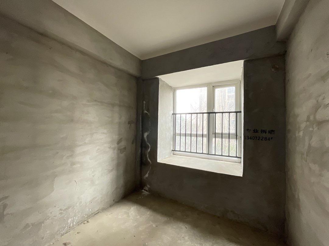 森林国际城带超大露台4房毛坯房！