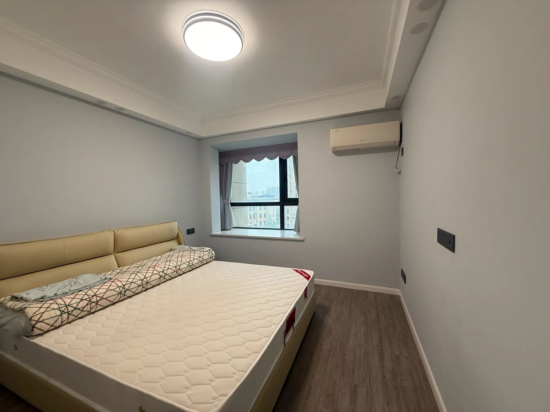 捡漏，降价7万，御湖世家，送车位，精装三房，证件满二