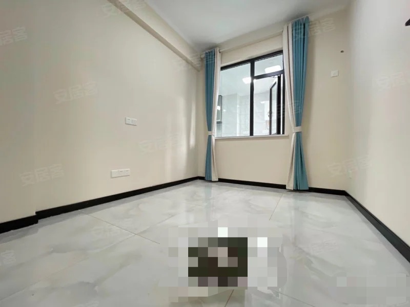 急售，城南，元泰A区，1楼带院子房子，精装3房2卫，证满二