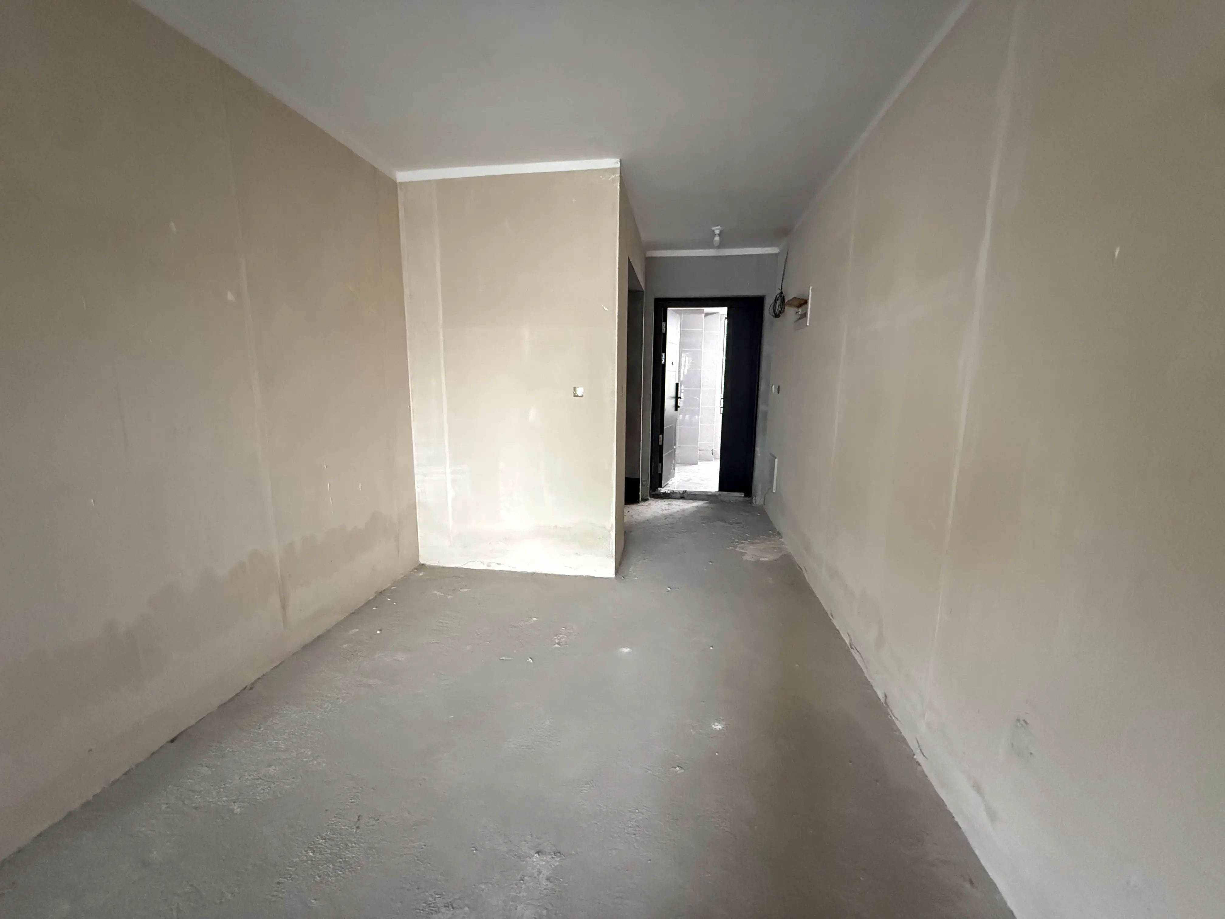 城南，吾悦，送露台，毛坯3房2卫，有证，看中可谈