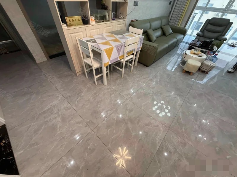 319，大洪实验二小旁，英伦名邸，电梯小高层，精装3房，保养成色好，证满二