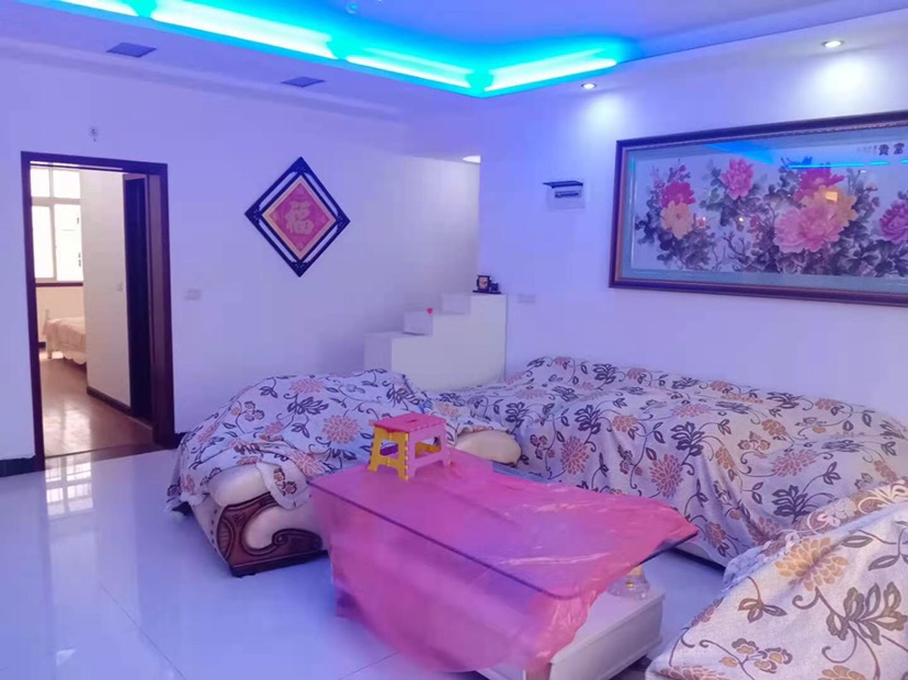 城市丽景对面步梯5楼，精装修，