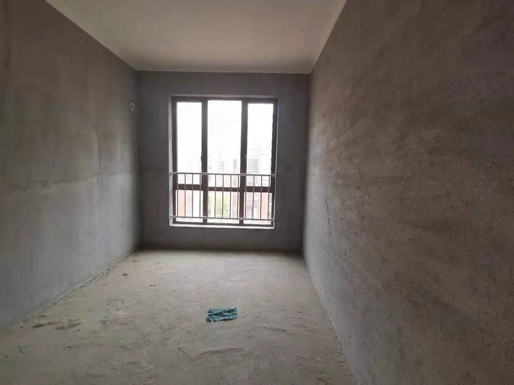 绿地香格里拉毛坯两房满二诚意出售