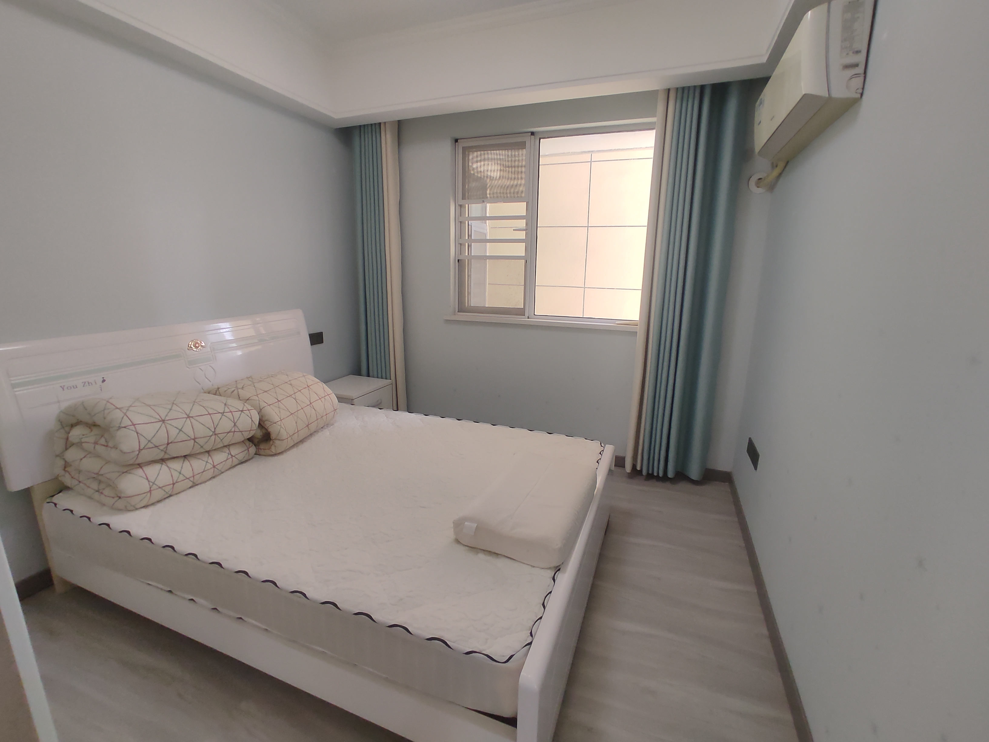 蓝天新城.精装三房两卫.房子成色新.小区环境好.证件满二.看房方便