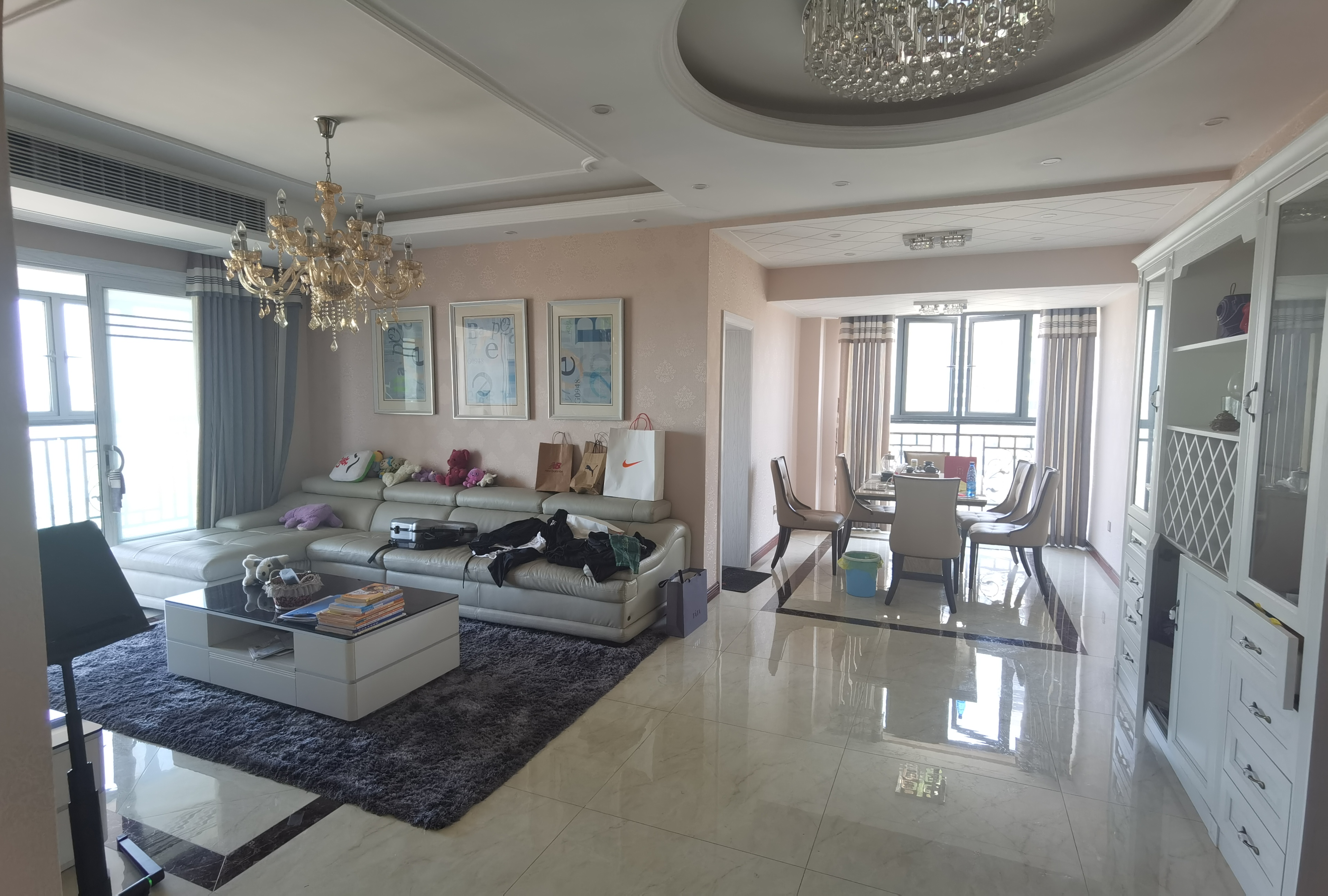 绿地香格里拉精装修双阳台三面采光家里装修的很好