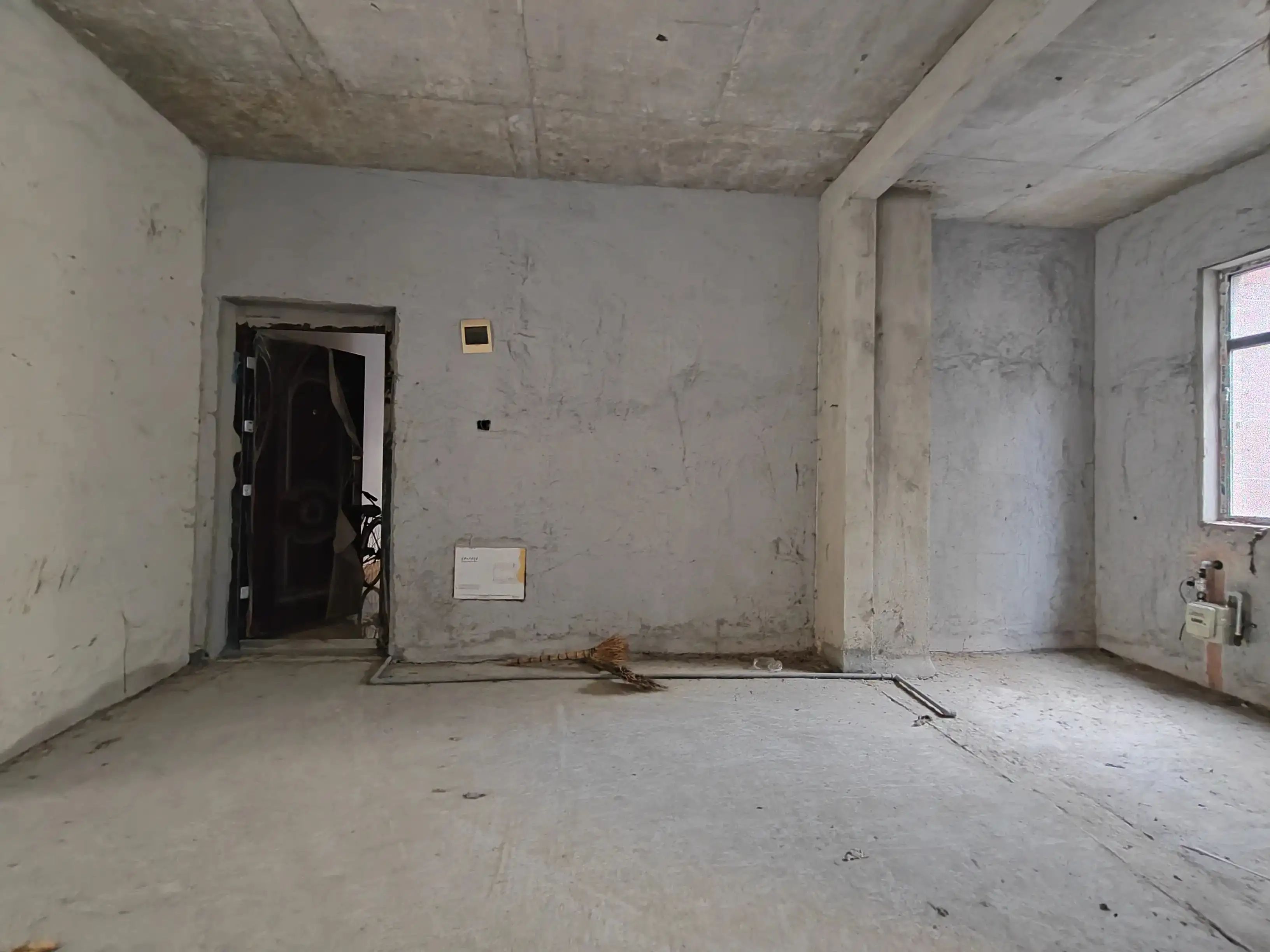 城南，新街，​洋房，一‮带楼‬院子​，南北‬通透，单价3300​，诚心出售