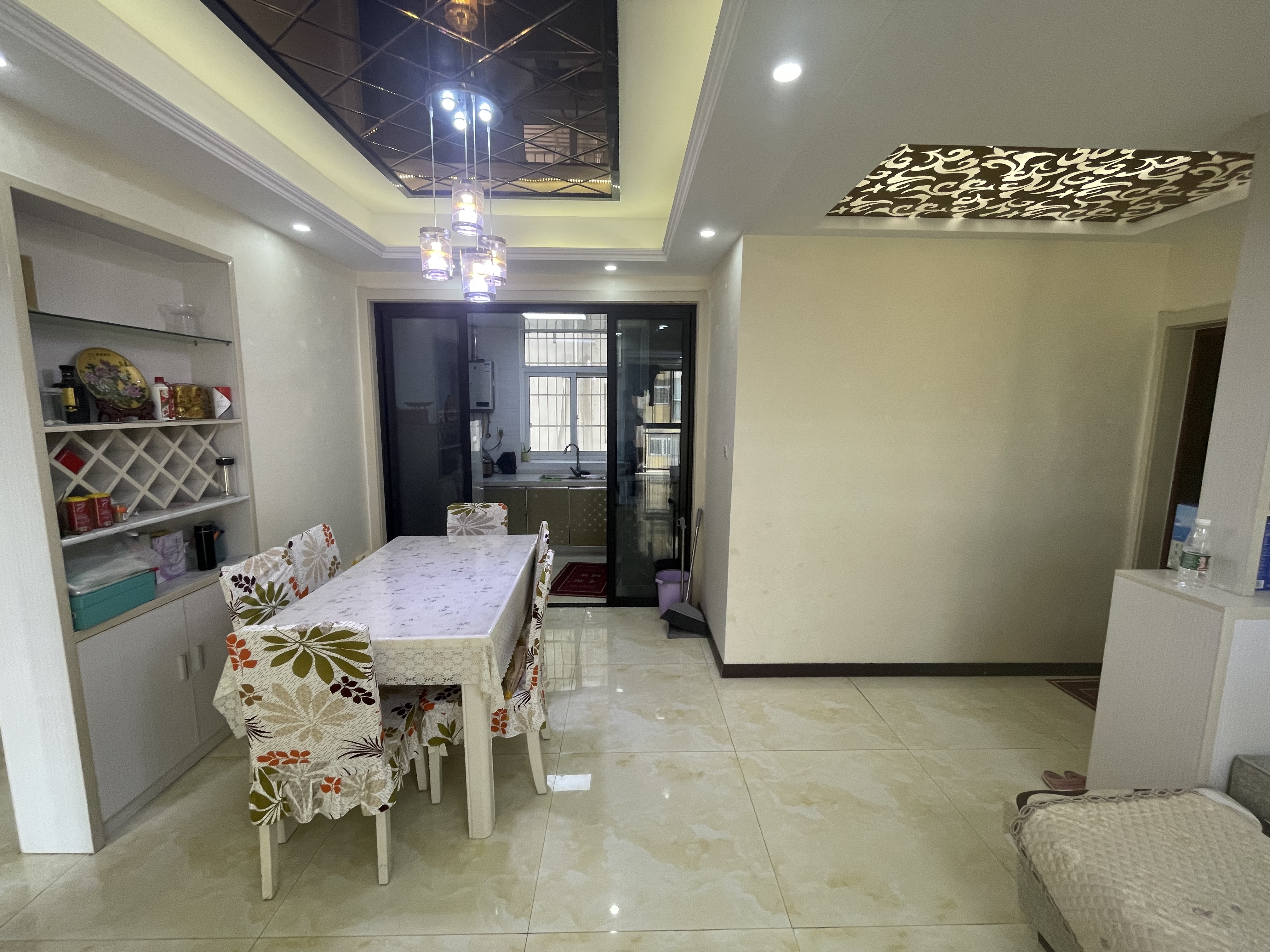 笆篓湾金居稀缺两房房子保养的到位看房方便