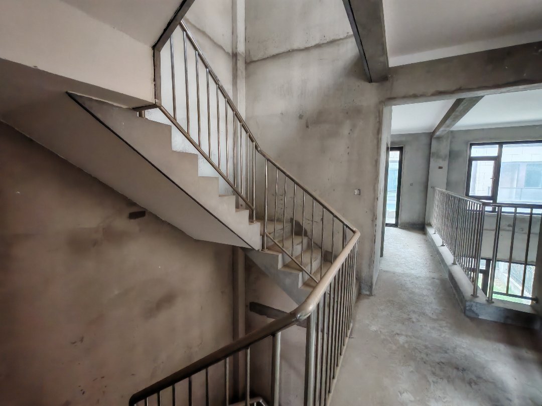 捡漏，降价了，祥生观澜府，别墅边套➕2个车位➕院子，证满二