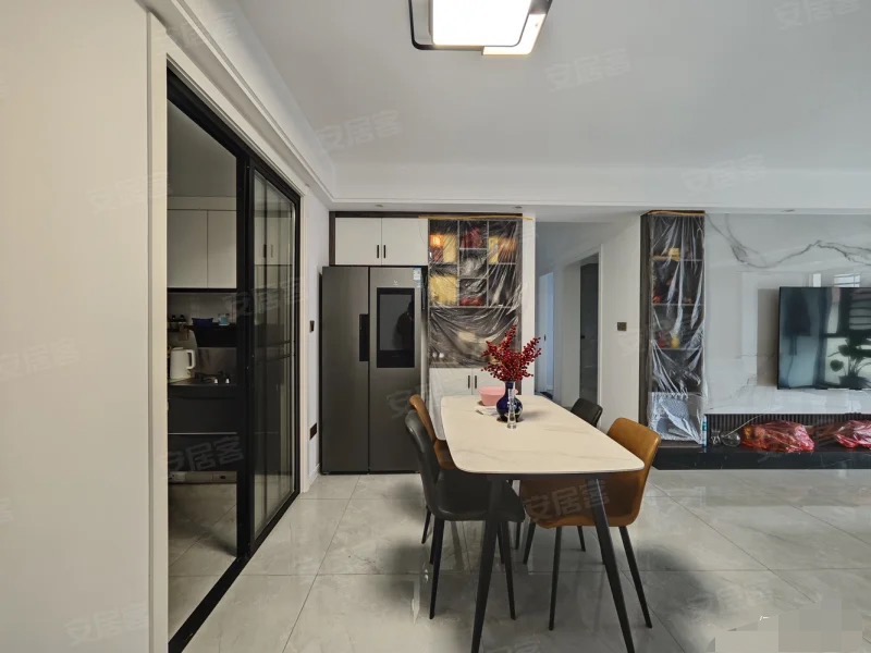 急售，沔阳清华园，精装三房，边户，全屋品牌家电家具，电梯中层，证满2，楼下就②中大门，基本未住​