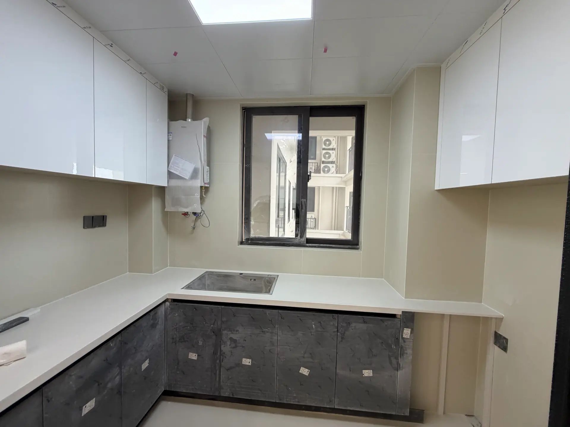 诚心出售，吾悦华府，精装三房，好楼层，一个车位，南北通透