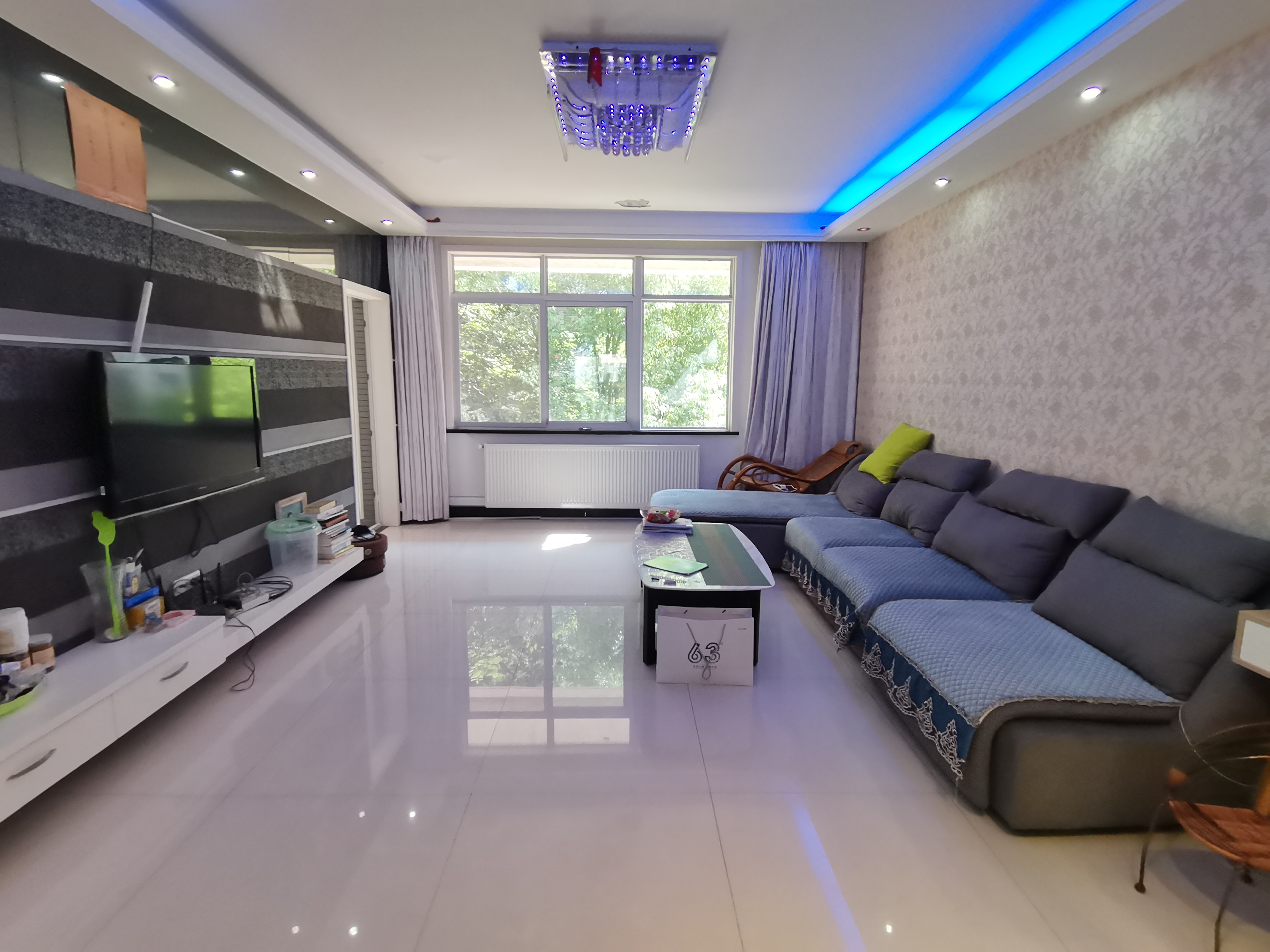 世纪雅园 精装三房 全屋暖气片  中间楼层 房东诚意出售