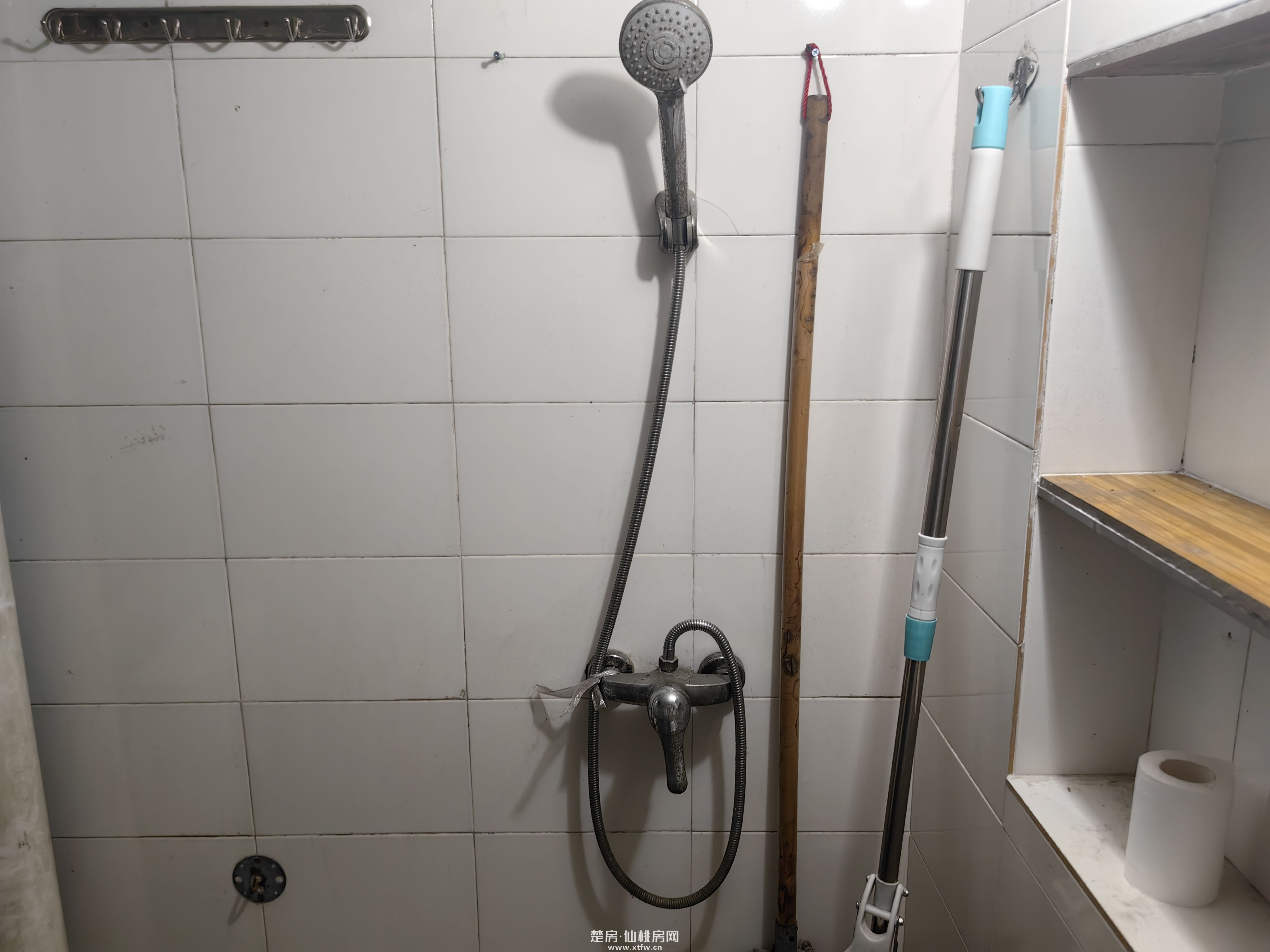 仙桃市沙嘴前通路沔小旁富锦公寓架空层便宜出售，也可租