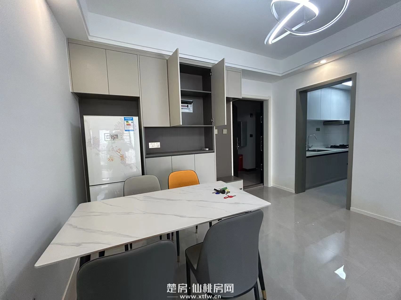 四中附近，两房精装修，视野非常好