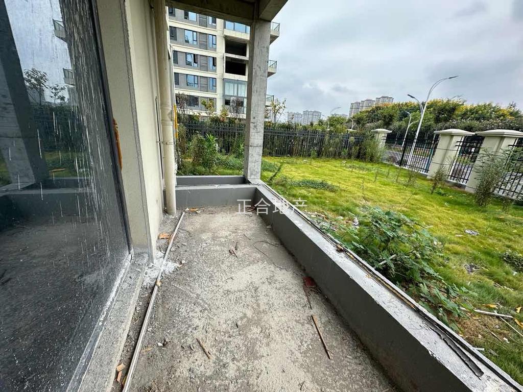 蓝天花园，大平层，一楼送超大花园，，看中可谈