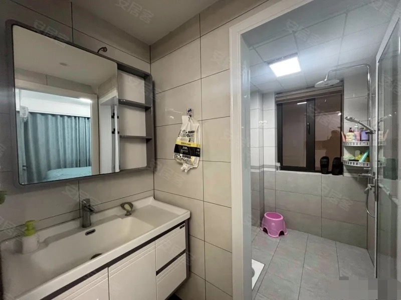 322，城南，荣怀，一梯一户，拎包入住，9.9成新，视野采光好，南北通透