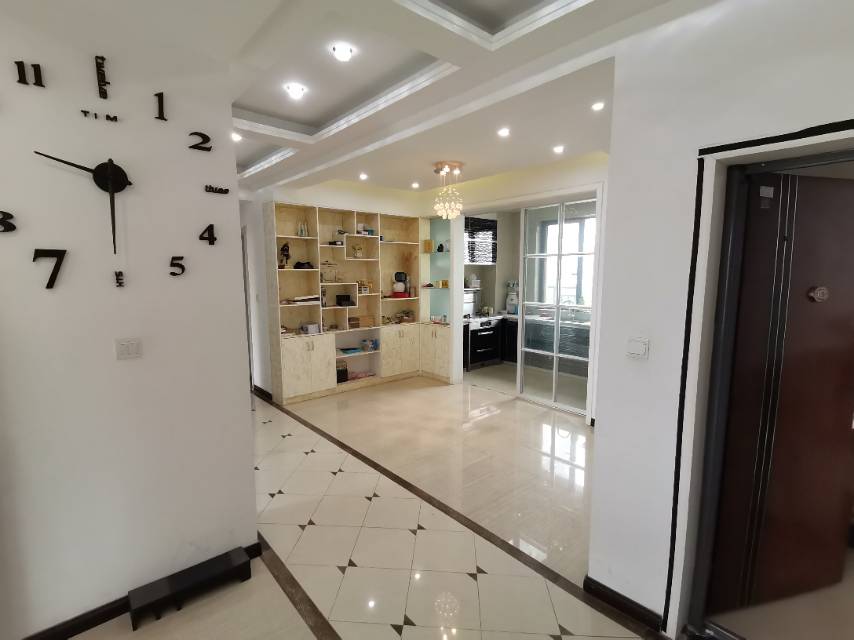 急售-绿地华庭天然氧吧，上下分层两户进出。产权面积254平米，使用面积315平米。