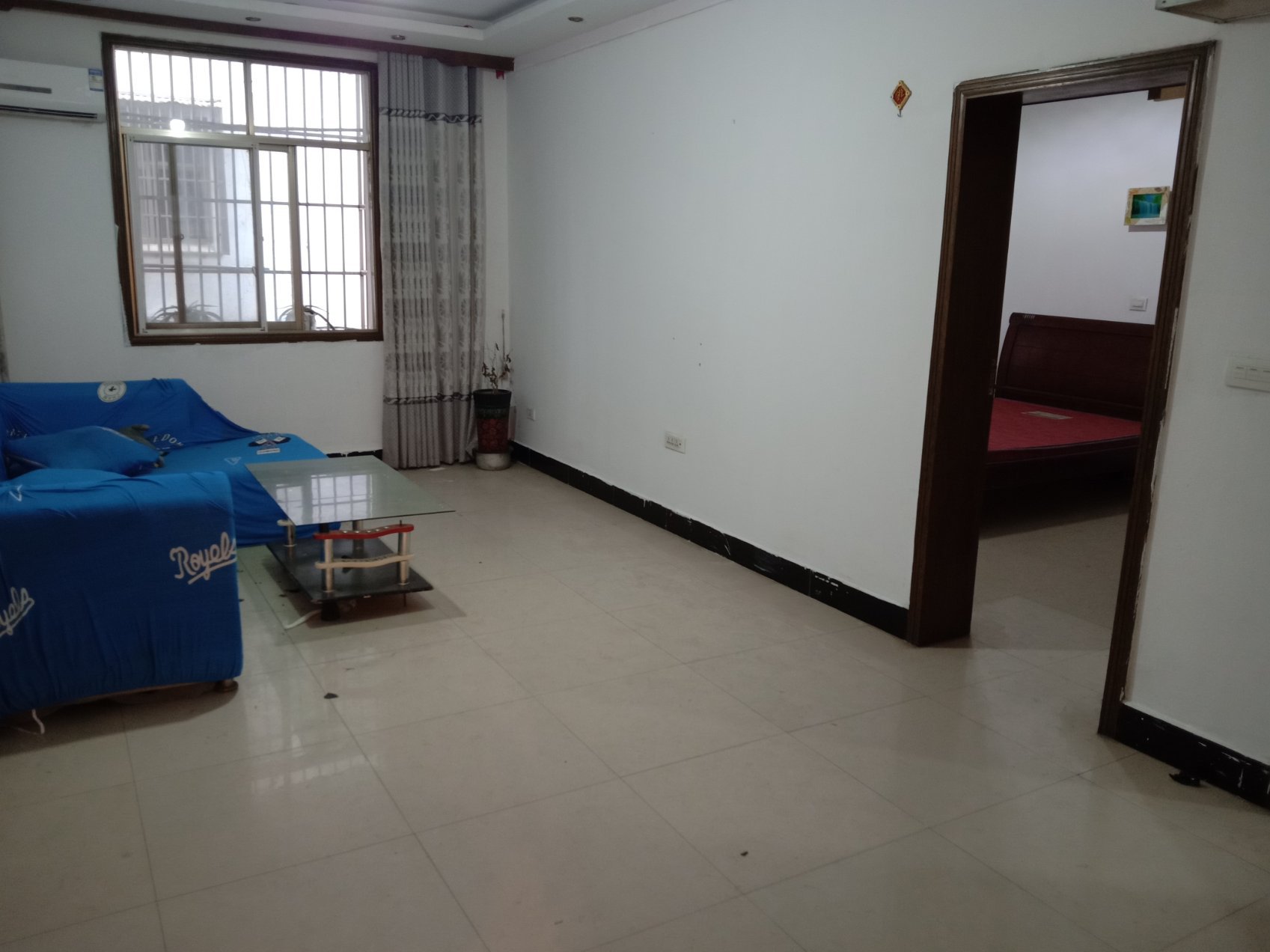 车站旁边繁华路段，步梯最好楼层。看房有钥匙