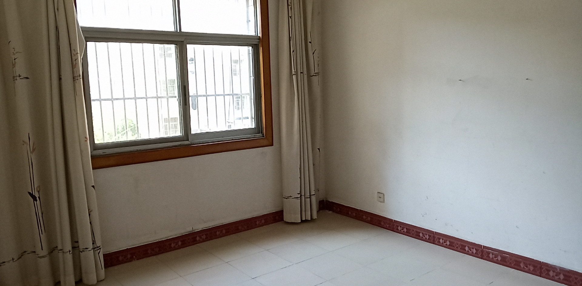 实验二小旁边复州花园中层业主急售价格可小刀