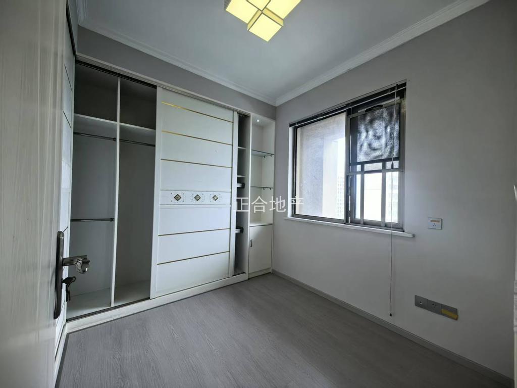 锦绣江山，边户，电梯好楼层，精装三房，单价5200+，看中谈，满二.