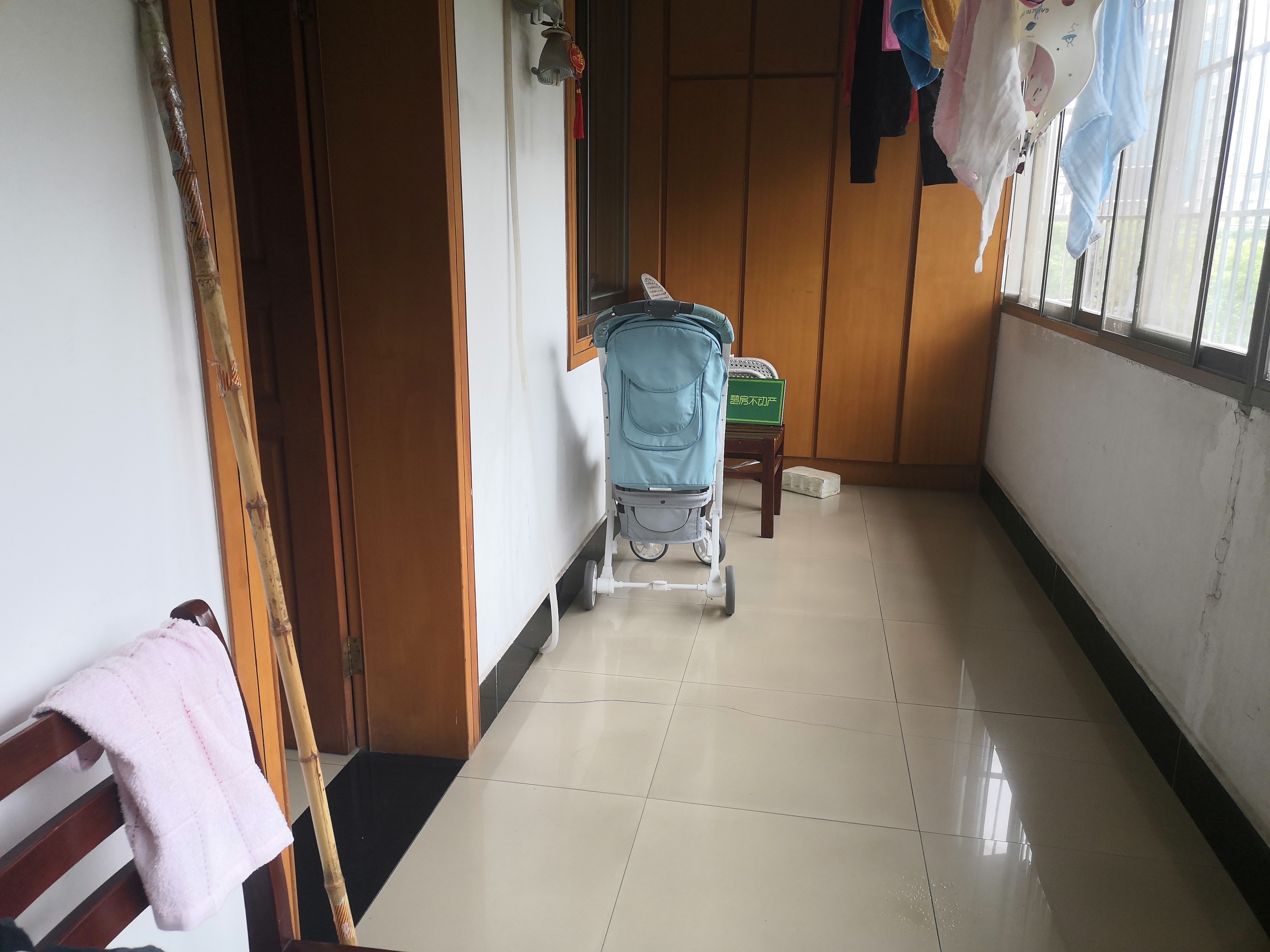 仙桃大道武商商圈富融大厦旁桃苑楼181平大四房四房朝南大阳台适合大家庭居住