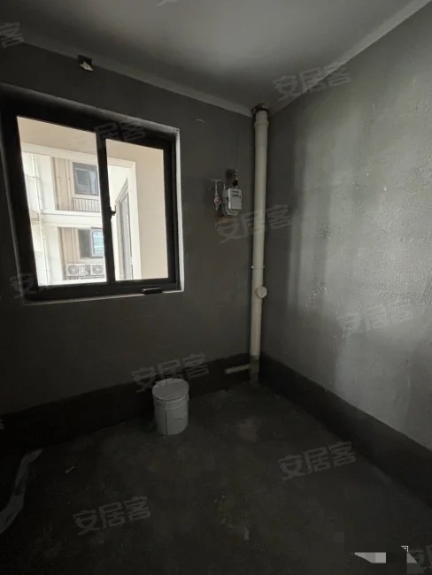 城南，降价了，吾悦华府现房，单价4700，经典小三房