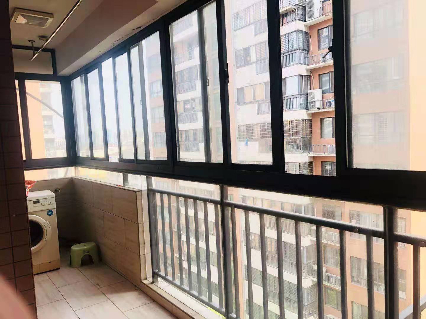 金域城邦中间楼层东边户四房满二