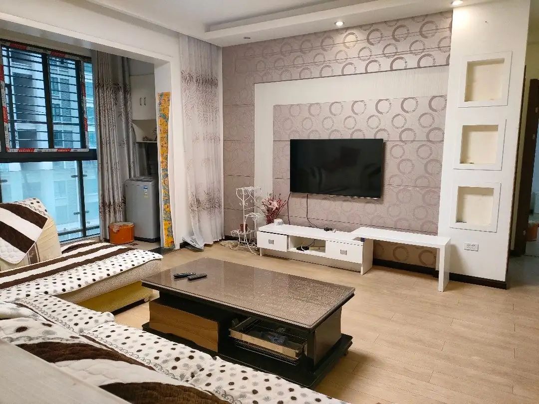 房东急售 ，新三中大门口， 汉江景苑， 精装3房2厅2卫 ，电梯小高层 好楼层