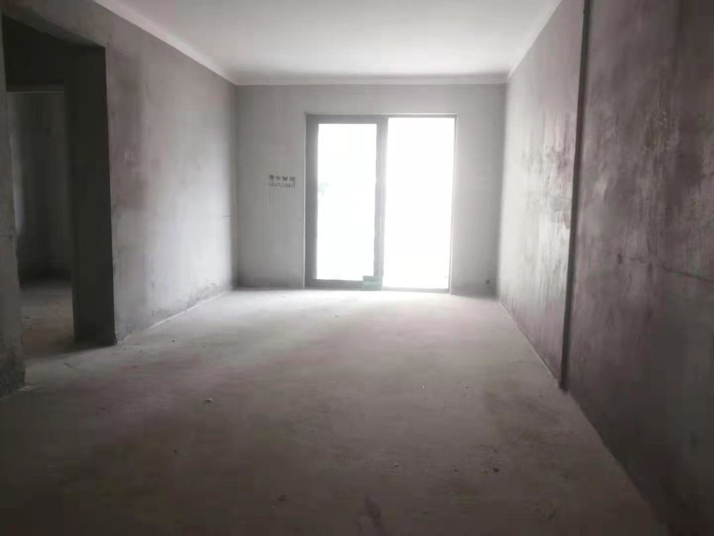 森林国际翡冷翠 中间楼层 可以贷款 15年教育不用愁 看房方便