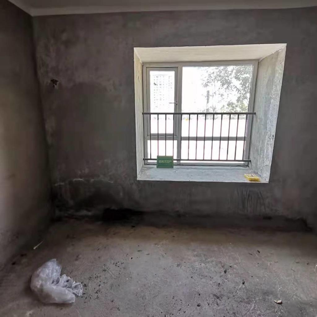 森林国际毛坯4房周边商圈齐全看房方便