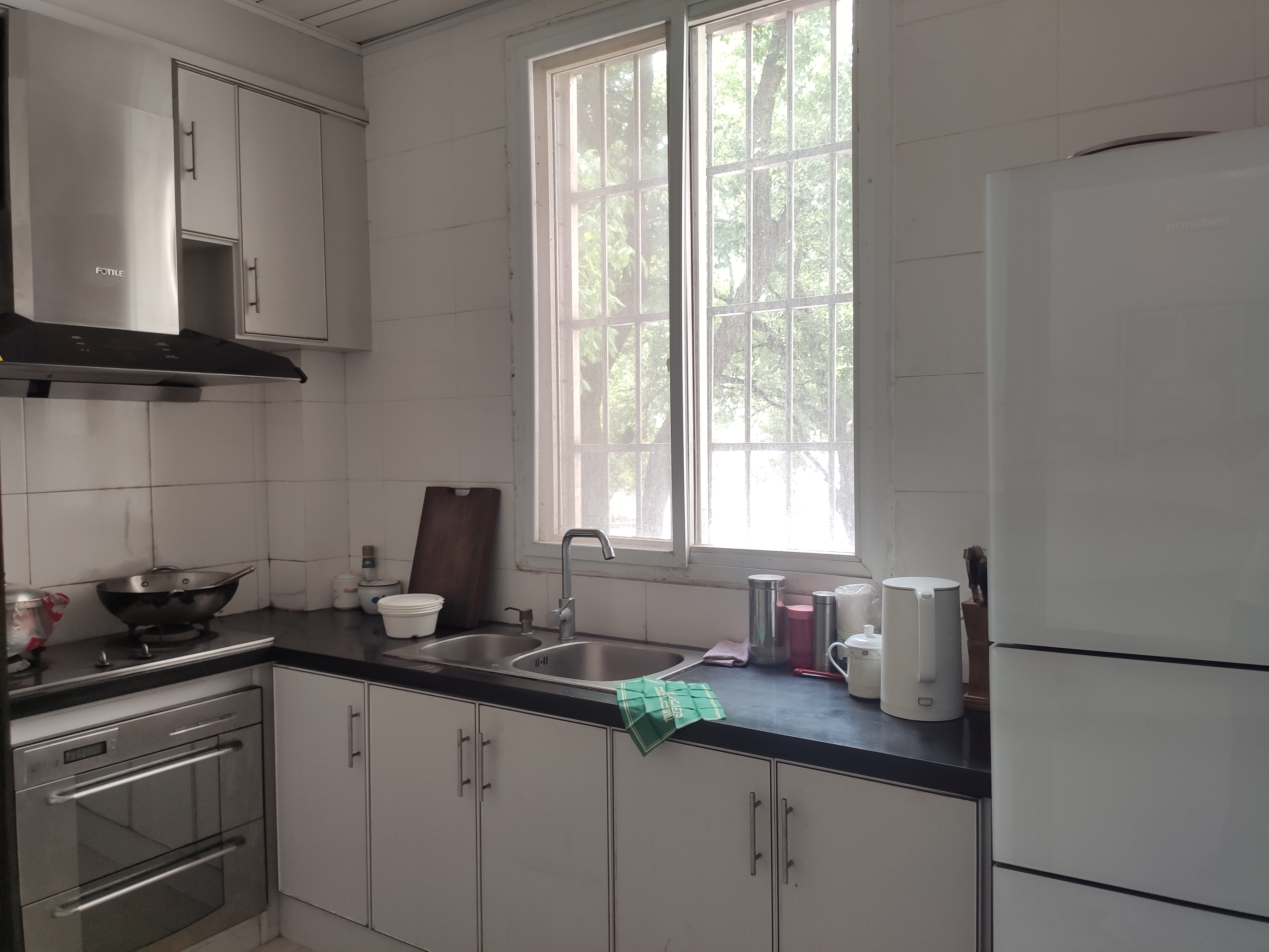 复州花园经典复式楼，大三房两厅两卫，带阳台，带车库，证件满五，楼下就是实验二小