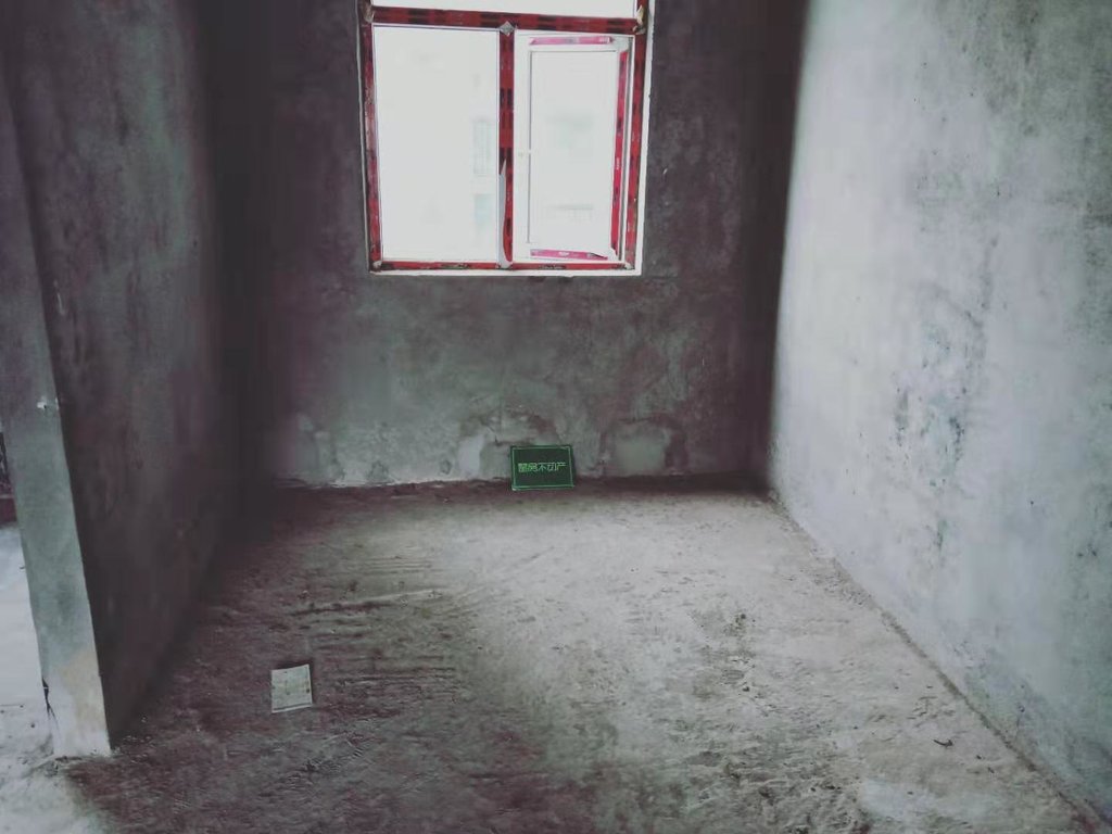 城南天诚缘毛坯大三房南北通透户型，好楼层随看房复式电梯买一层得两层