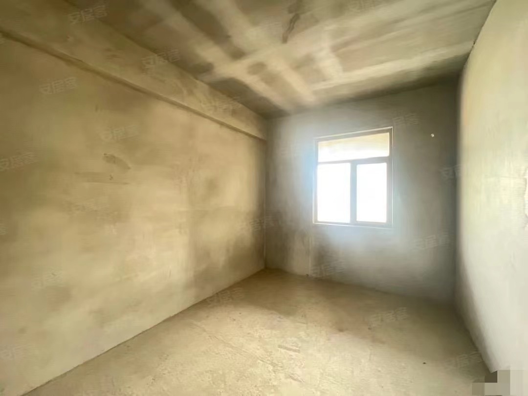 降价了，房东亏本出售，元泰C区，单价4字开头，毛坯三房，证满二，速度捡漏