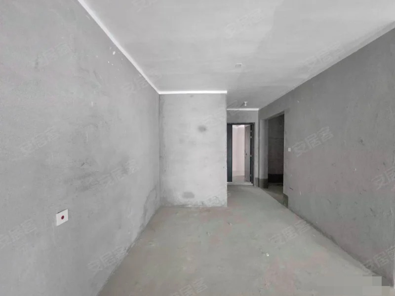 吾悦广场，现房捡漏，送车位，好楼层27楼，证件满二，诚心出售