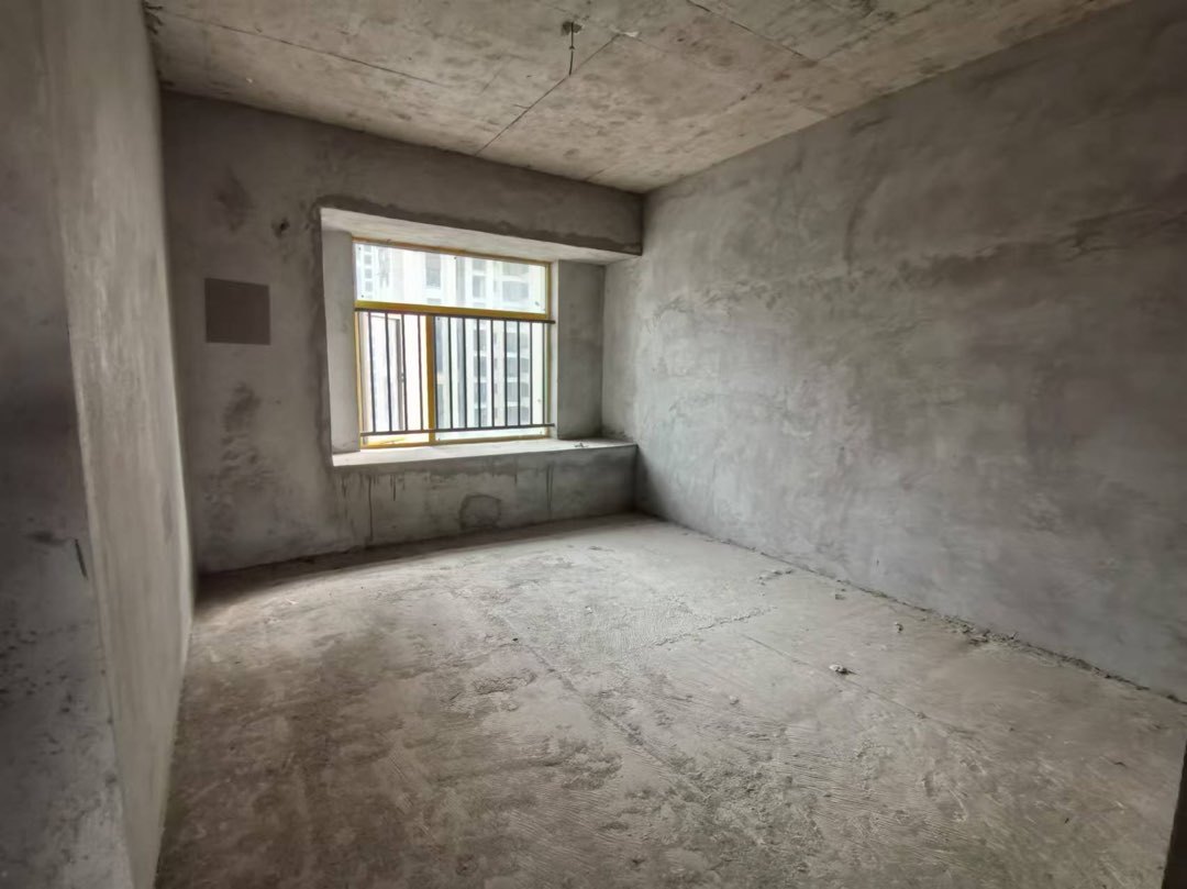 捡漏，城南，蓝天新城，电梯12层，送一个车位，证满二