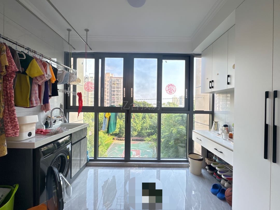 房东亏本出手，急售，元泰未来城A，精装小三房，9.5新，楼层好，三中