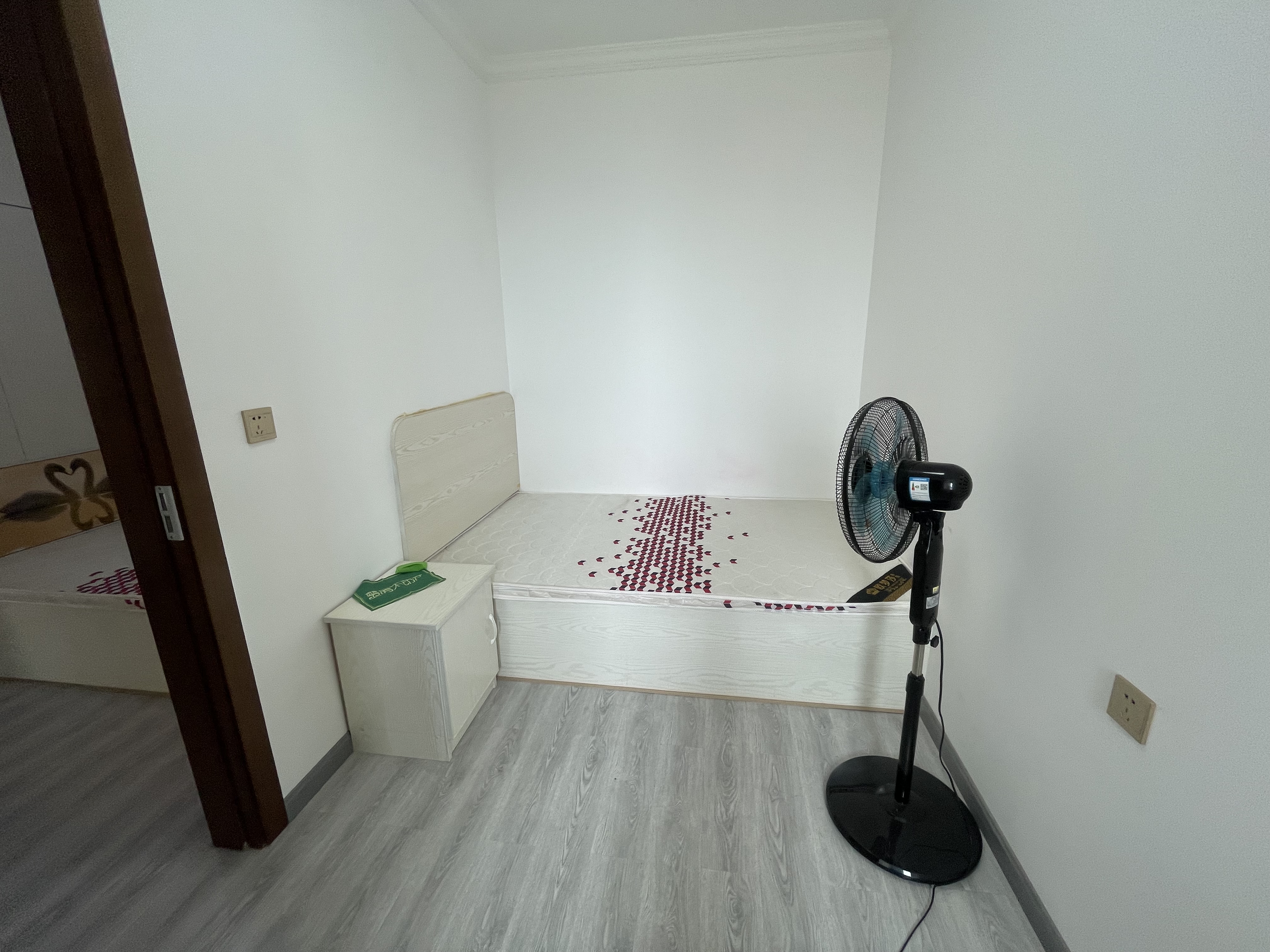 满庭春好楼层带供暖精装小三房冬暖夏凉出行方便