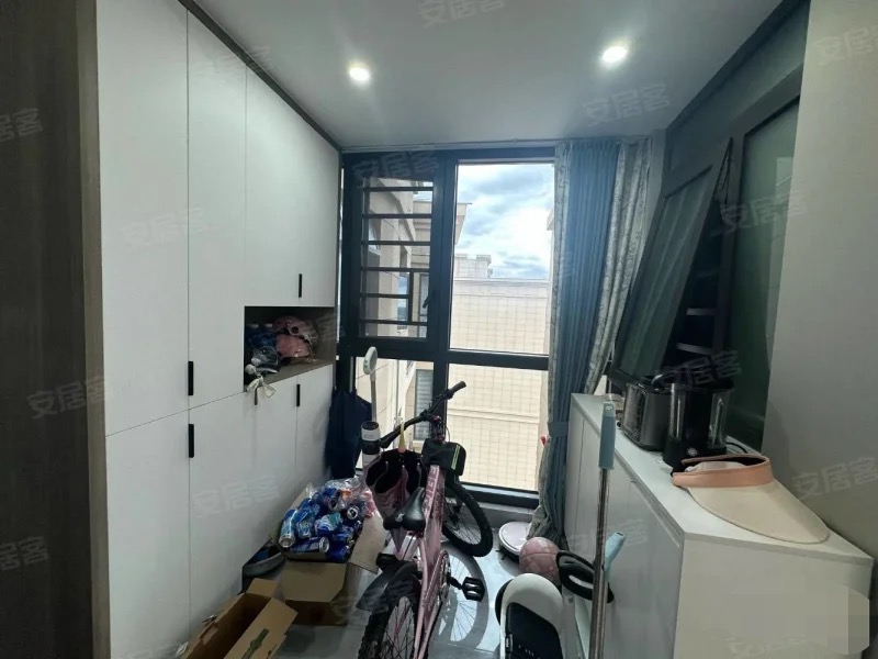 ？亏本出售，沔阳公园旁，清华园，精装3房2卫，成色新，证满二